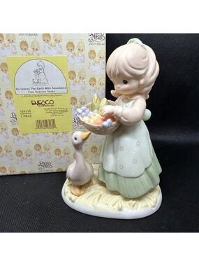 PRECIOUS Moments “He Graces The Earth With Abundance" figurine